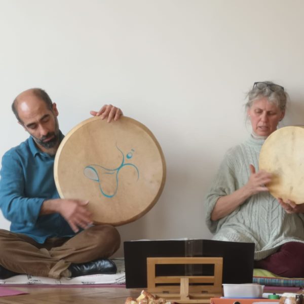 Kamyar Houbakht ve Azize Andrea Güvenç. Tarz-ı Vefa Kervanı, Yoga Ashram konseri. 16 Mart 2019,