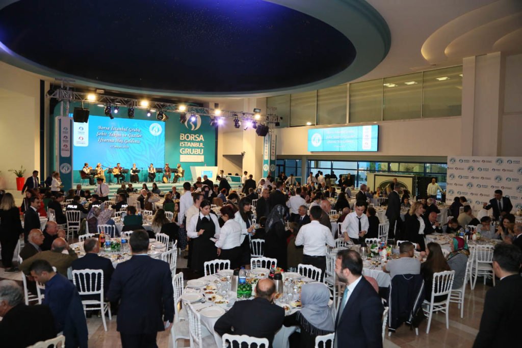 Seyirciler. Tarz-ı Vefa Kervanı, Borsa İstanbul Grubu Şehit Yakını ve Gaziler İftar Yemeği Konseri. 17 Mayıs 2019.