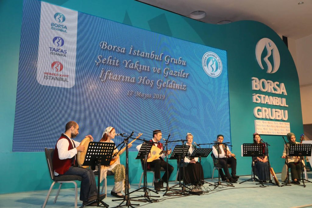 Kamyar Houbakht, Seda Seyrek Houbakht, Emre Başaran, Gülten Urallı, Fatih Oral, Derya Çınar Oral, Hatice Gülbahar Hepsev. Tarz-ı Vefa Kervanı, Borsa İstanbul Grubu Şehit Yakını ve Gaziler İftar Yemeği Konseri. 17 Mayıs 2019.