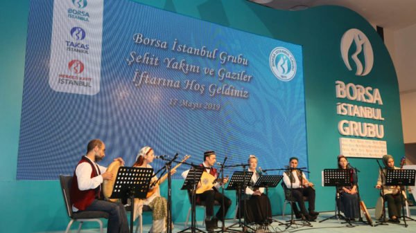 Kamyar Houbakht, Seda Seyrek Houbakht, Emre Başaran, Gülten Urallı, Fatih Oral, Derya Çınar Oral, Hatice Gülbahar Hepsev. Tarz-ı Vefa Kervanı, Borsa İstanbul Grubu Şehit Yakını ve Gaziler İftar Yemeği Konseri. 17 Mayıs 2019.