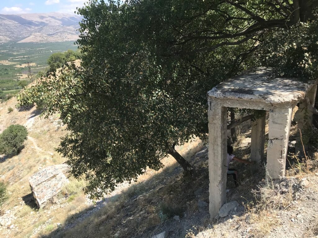İsparta Uluborlu Yunus Emre türbesi üst taraftan görünüm.