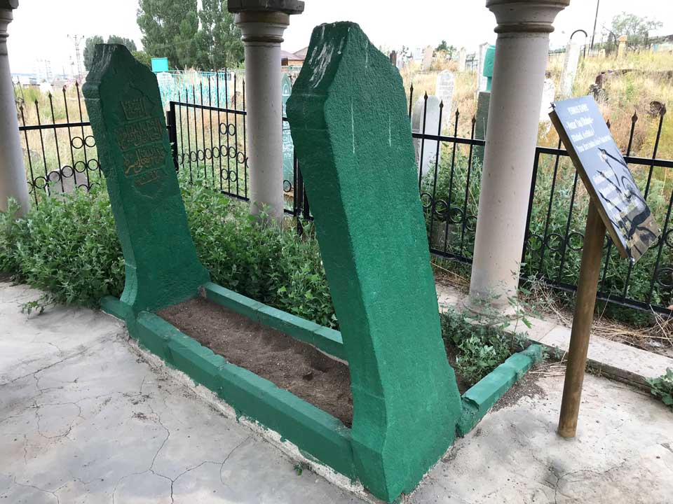Erzurum Palandöken Tuzcu Köyü’ndeki Yunus Emre'nin kabri.